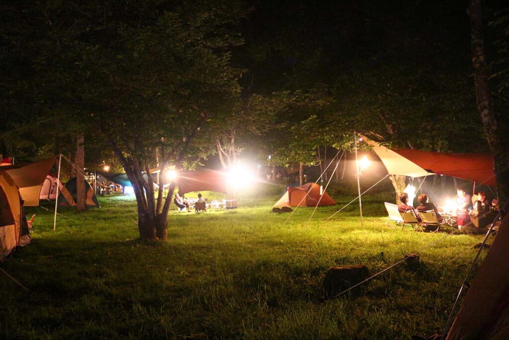 キャンプ場の夜の帳