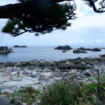 【画像】たどり着けるかは運次第!?　究極の秘湯・野湯探検記【vol.10】「日本の温泉ベスト10」にも選出された野湯！  式根島の「地鉈温泉」「足付温泉」／東京都 〜 画像1