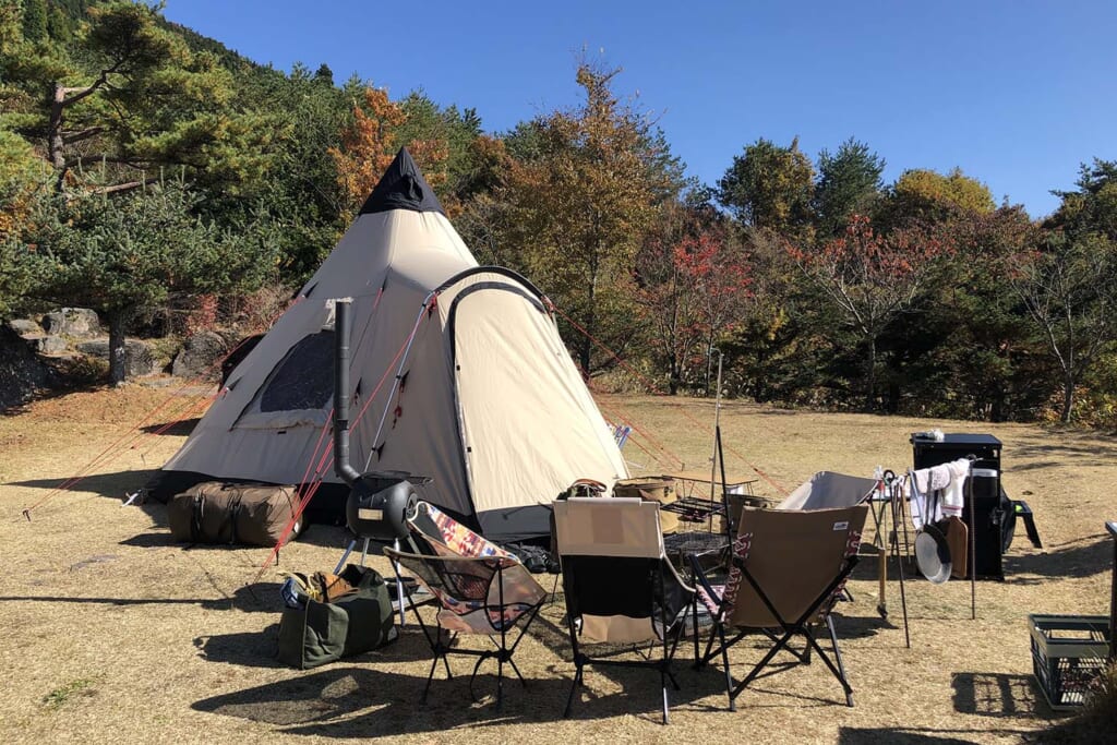 防寒に備えた冬のキャンプサイト