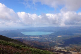 標高1545mの片倉岳展望台から遠望する田沢湖