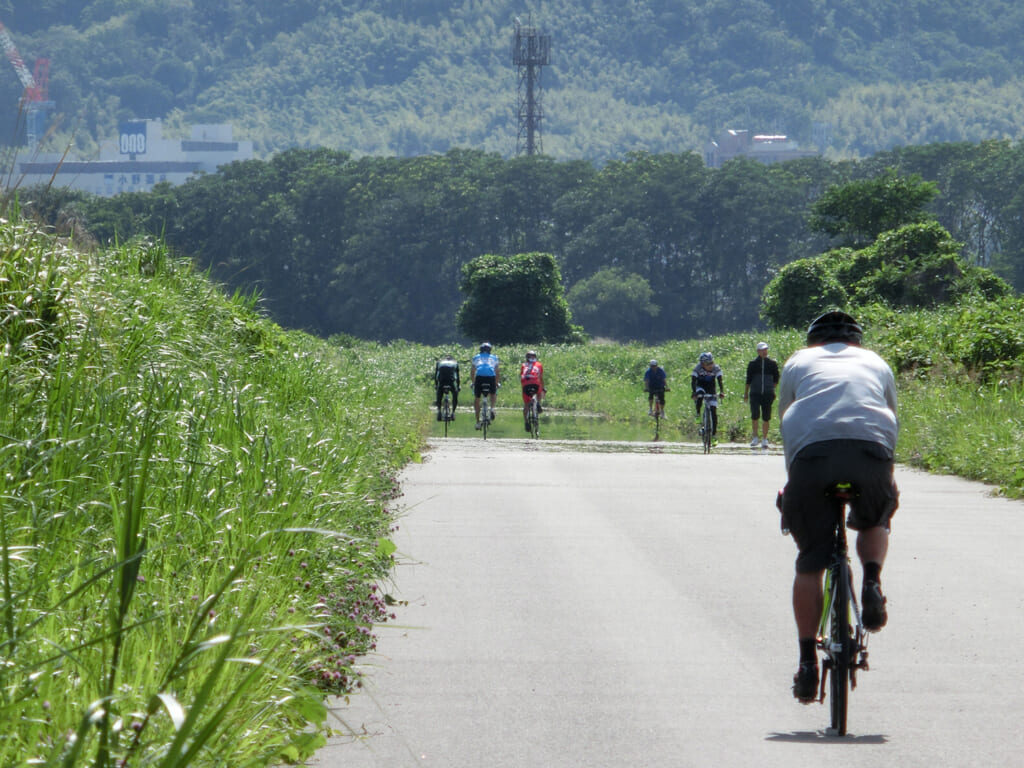 広々としたサイクリングロード