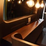 【画像】載せるだけで車中泊仕様の出来上がり!?「ハイエース用取り外し式内装キット」の中身とは 〜 画像1