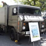 【画像】自衛隊車両と一緒に記念撮影も！　最新のミリメシ事情は「あったかい」が新常識 〜 画像1