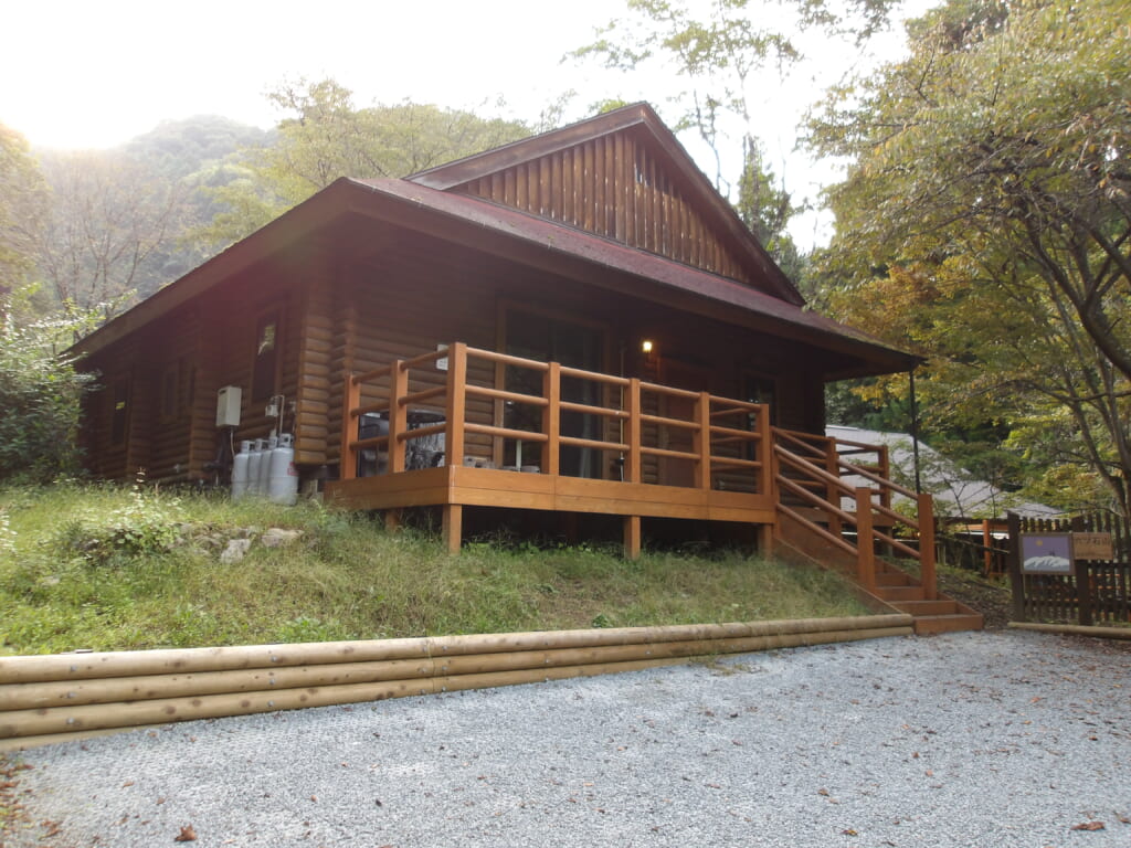 山のふるさと村キャンプ場のケビン