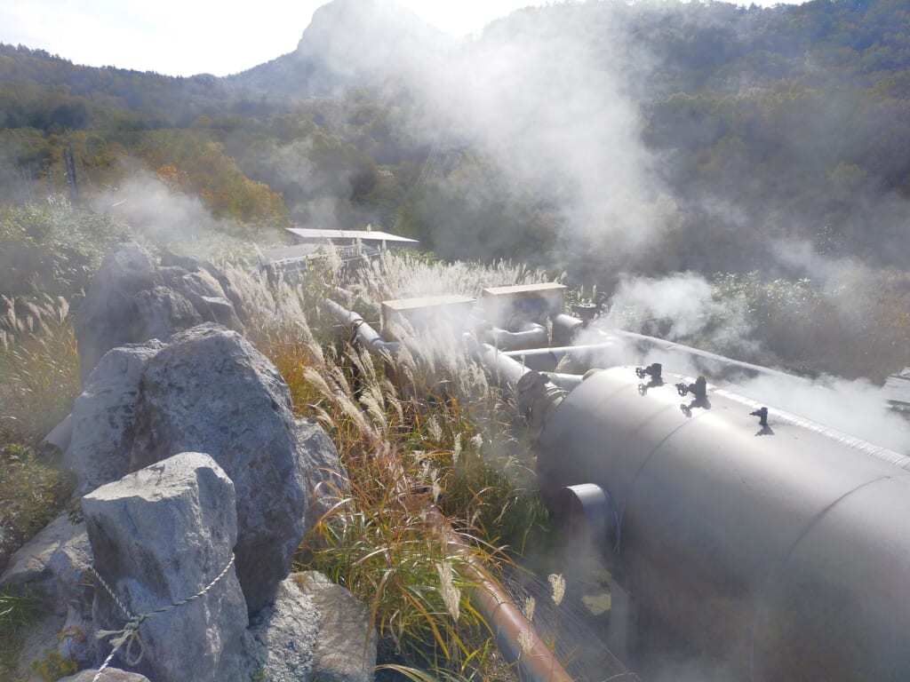 平床大噴泉下の土管の湯