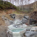 平床大噴泉下の土管の湯