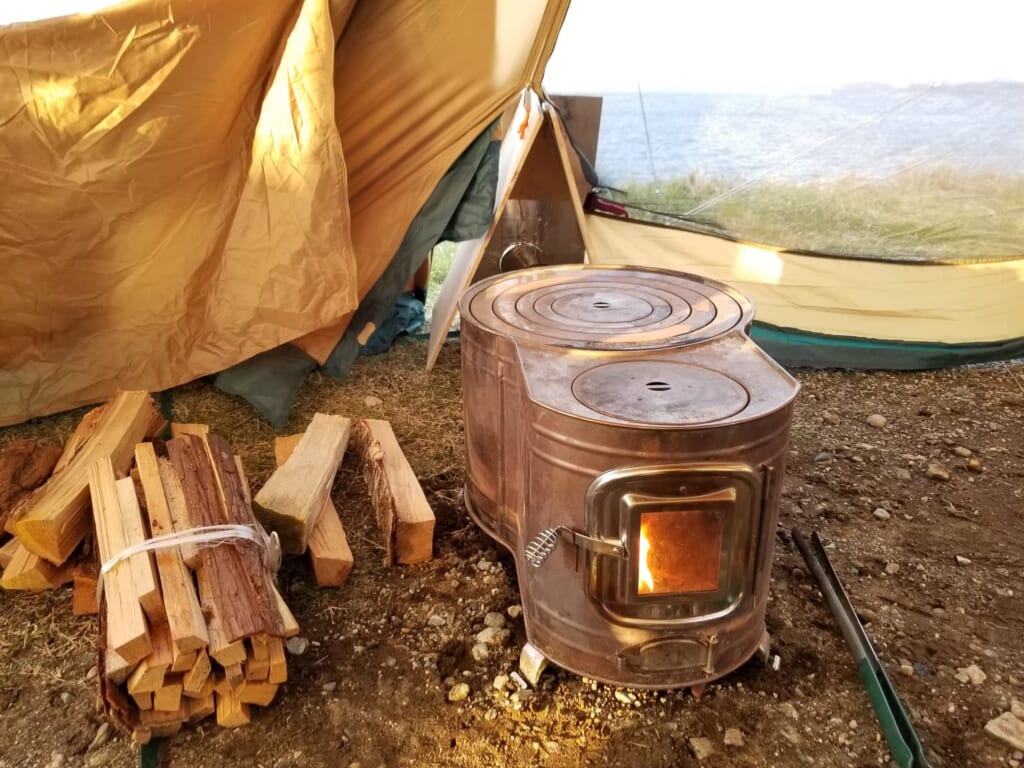 薪ストーブを使ったキャンプ