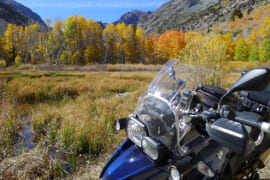 バイクとシエラネバダの紅葉