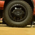 【画像】リフトアップしたスタイリングがクールでカッコいい！　シャコアゲハイエースの無限大の魅力とは 〜 画像1