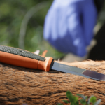 【画像】スウェーデン王室御用達！　狩猟の本場で誕生した「モーラナイフ」のハンティングナイフの使い方とは 〜 画像1