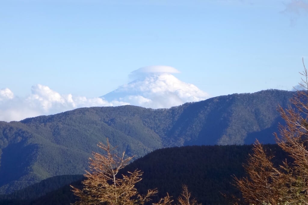入笠山山頂からの富士山の傘雲