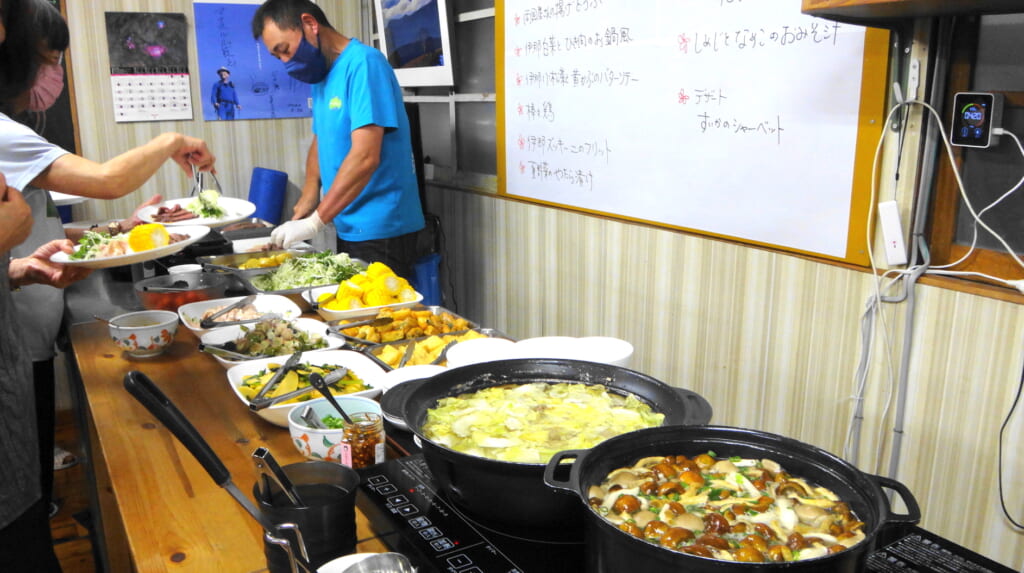 ヒュッテ入笠の夕食バイキング