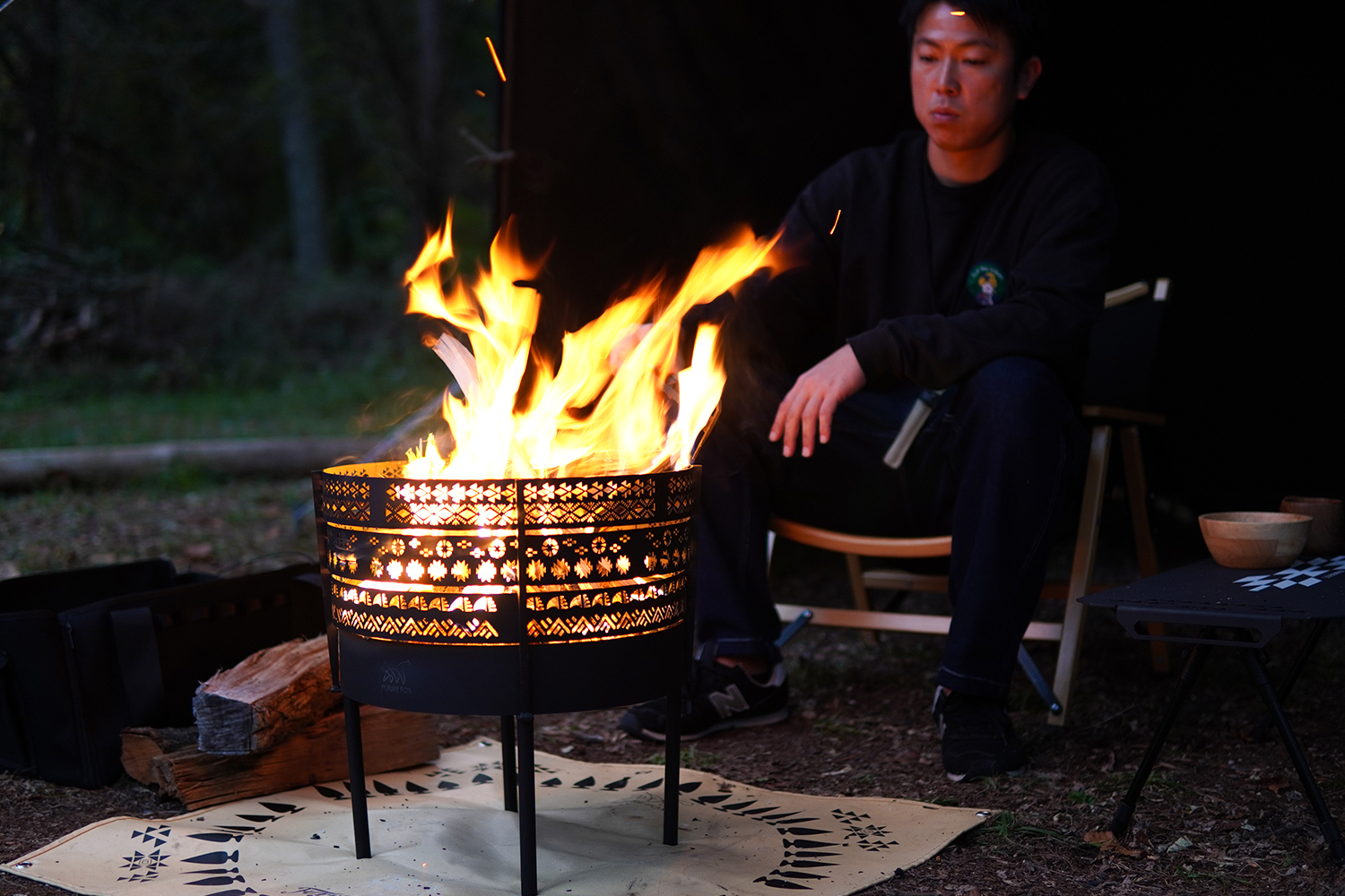 総柄デザインに一目惚れ確実！ 機能性もバッチリの「ナバホ柄焚き火台