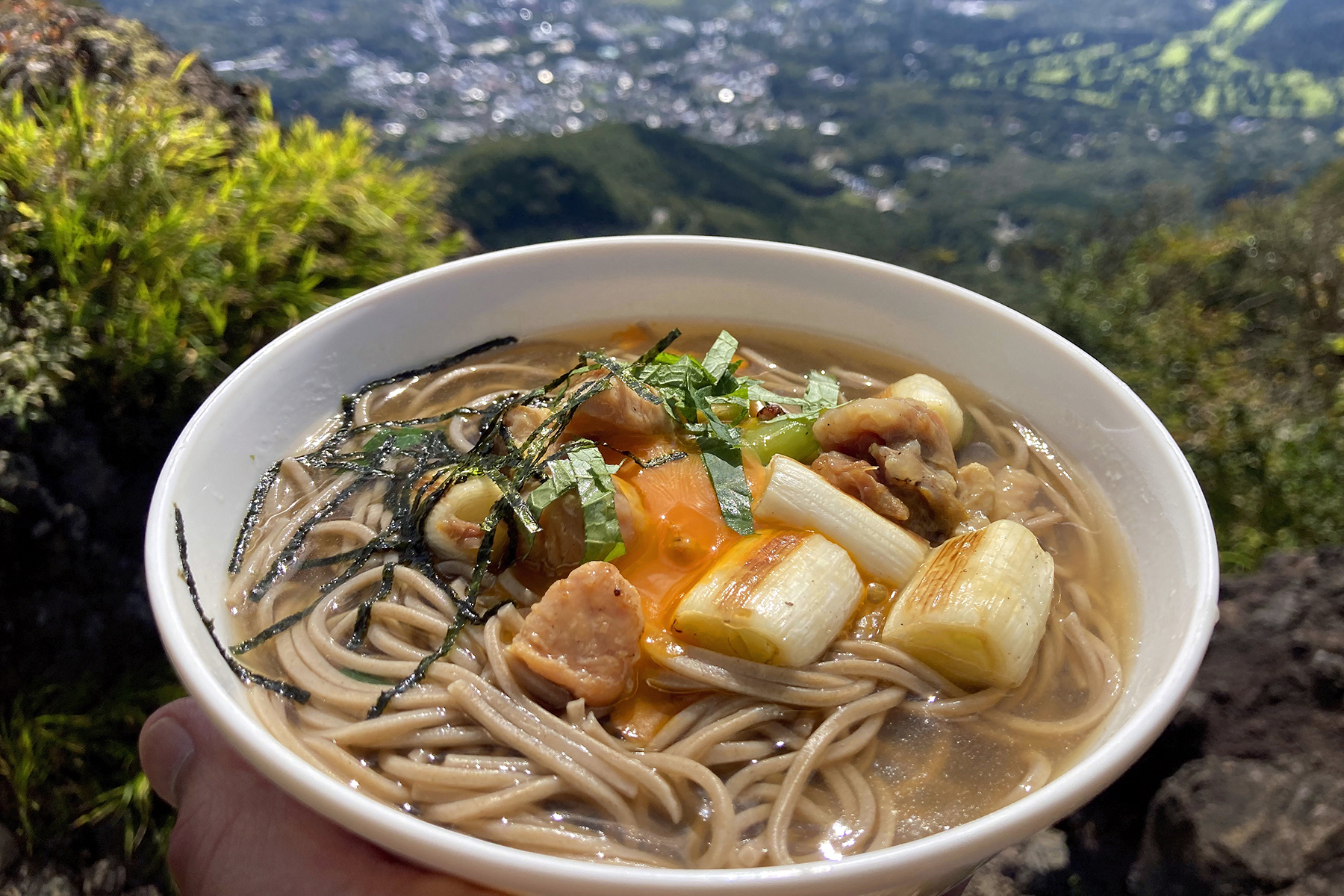 100円ショップのダイソーで売っている食材で作った「焼き鳥缶ねぎそば」