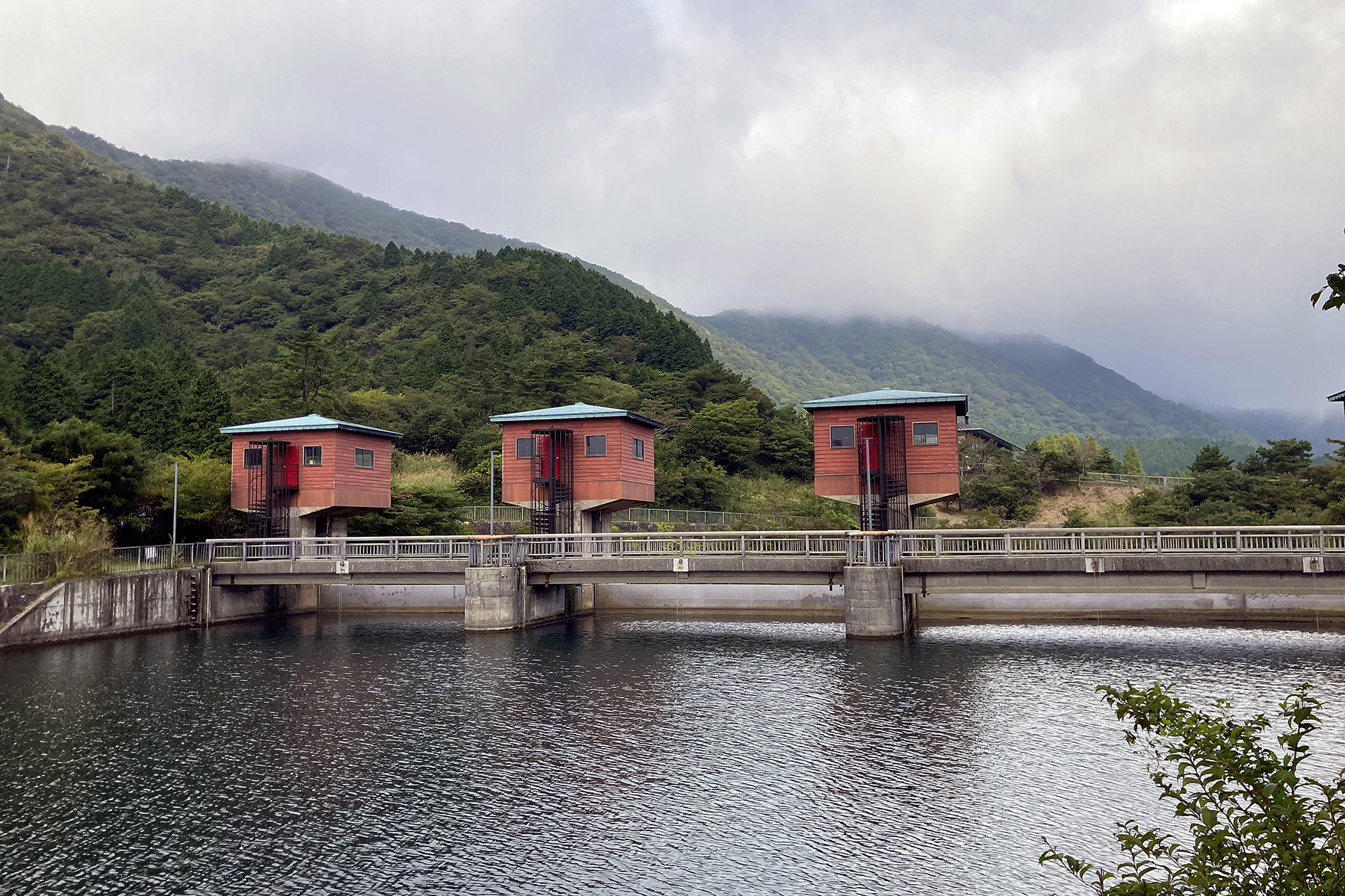 湖尻水門