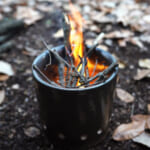 【画像】燃焼効率抜群で煙も少ない！　二次燃焼の炎が美しい「焚き火鉢」で水蒸気調理も楽しめる 〜 画像1