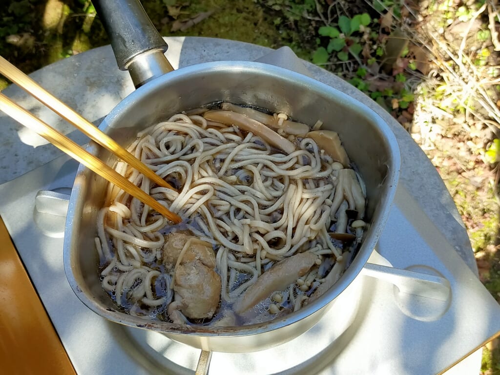 にんべんの「あとのせ鰹節が香る鍋つゆ あさりの旨み」