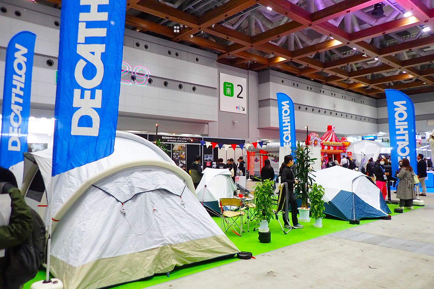 設営＆撤収はたった2秒！ キャンパーが驚愕したデカトロン製ワンタッチ