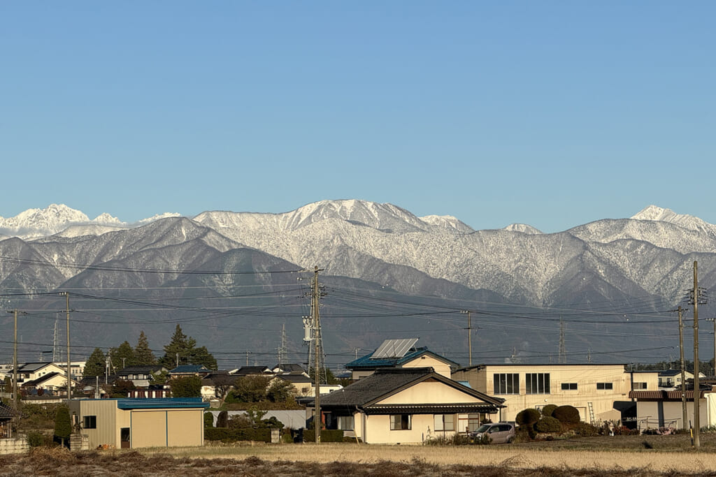 麓と山