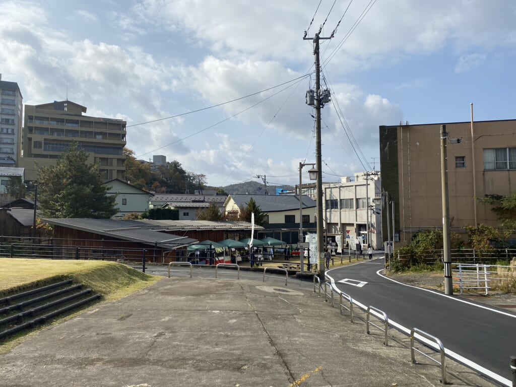 鳴子温泉街全景