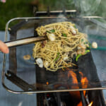 【画像】SNSでバズった「メッシュパンに目から鱗！　キャンプ飯に革命を起こしたフライパンの実力とは 〜 画像1