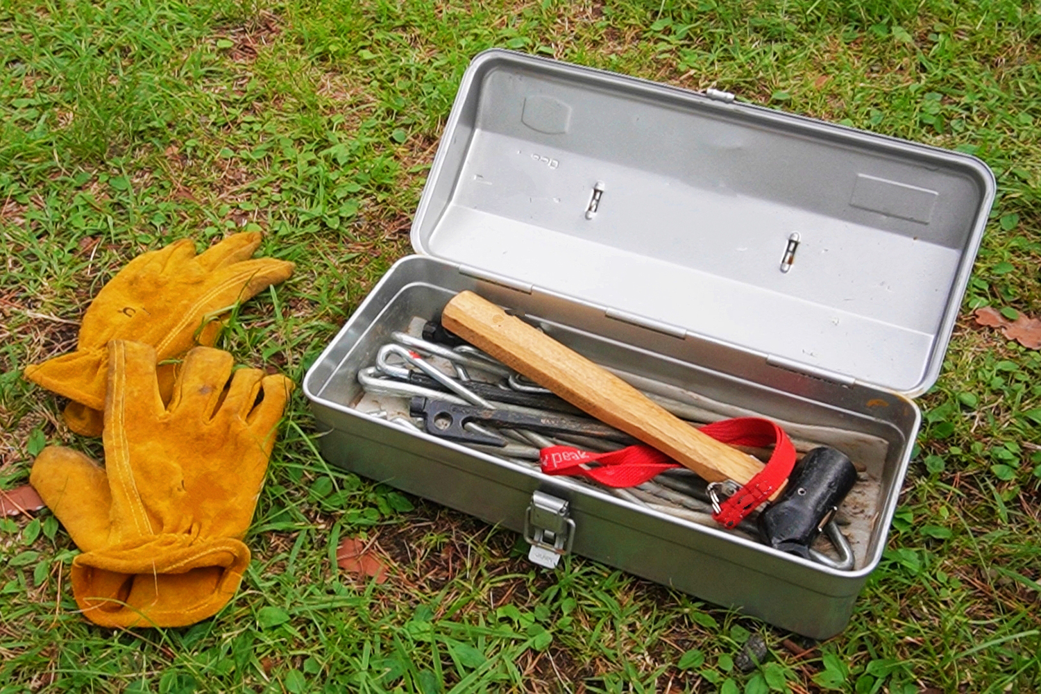 選択を誤るとペグが壊れる！ 正しいペグハンマー選びの基本はコレ