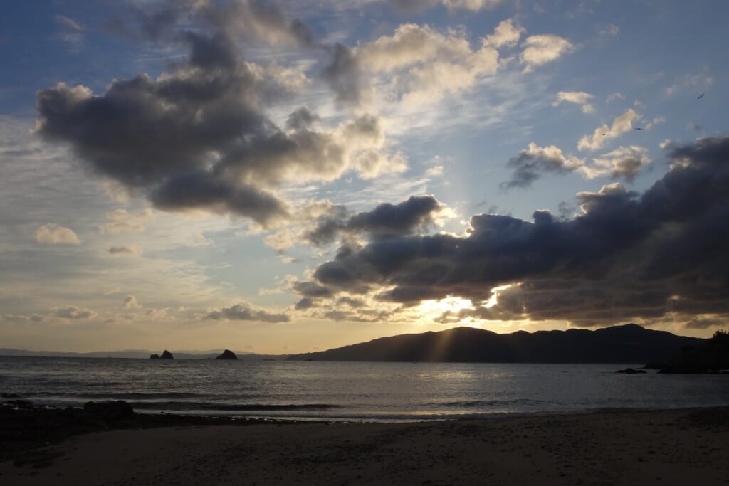 海岸の朝日