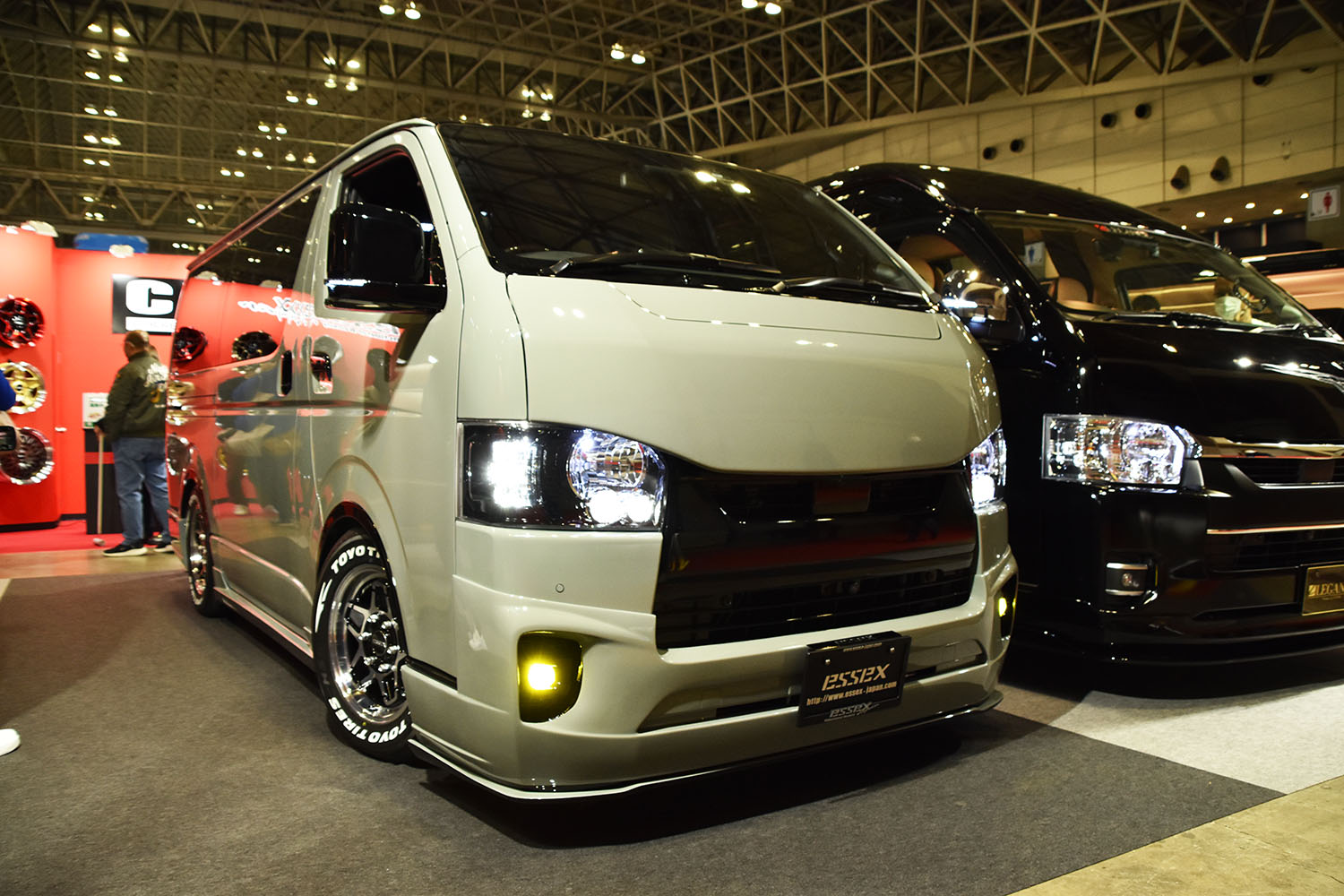 キャンプに行かなきゃ嘘になる？ トヨタ・ハイエースのアースカラー