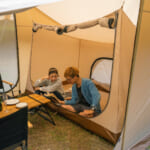 【画像】おうち気分でテント泊！　家型スタイルが開放的なツールームテントの実力とは 〜 画像1