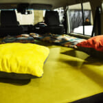 【画像】キャンプや車中泊の相棒になる！　トイファクトリーが新型ランクル70用ベッドキットを初披露 〜 画像1