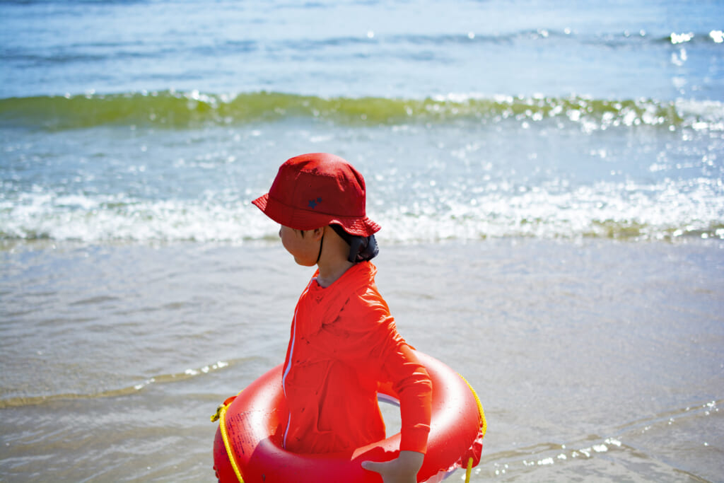 海にはラッシュガード持参で