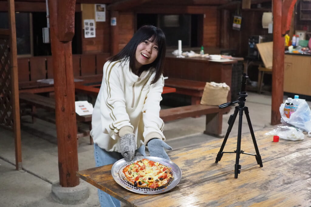 姫乃たまと「安来の野菜たっぷりピザ」づくり