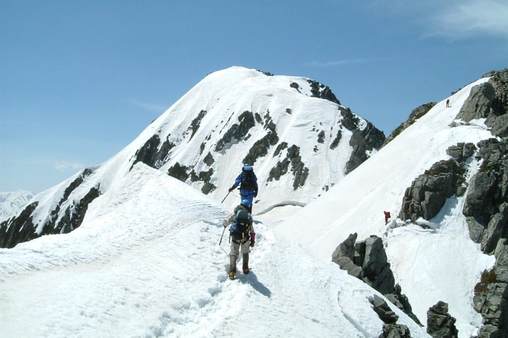 雪の山