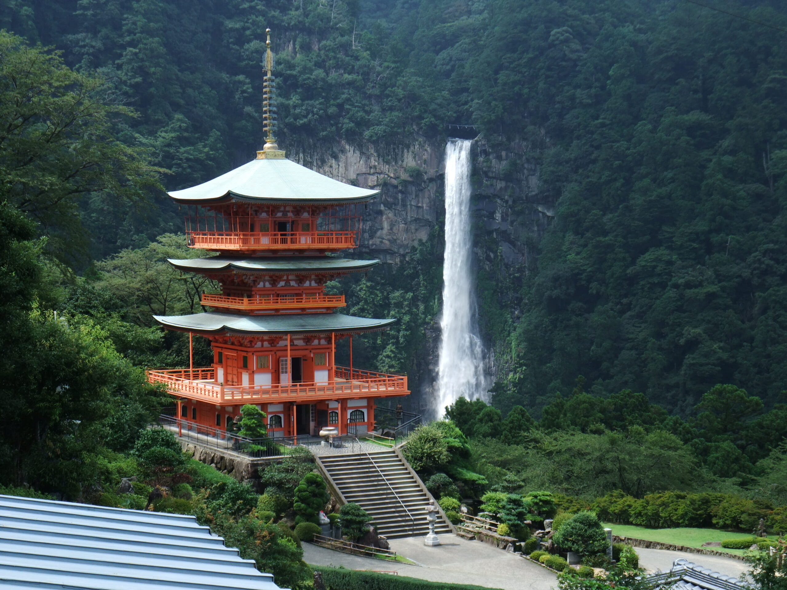 手つかずの自然が残る〝神域〟 那智山三名滝をめぐる「神秘ウォーク