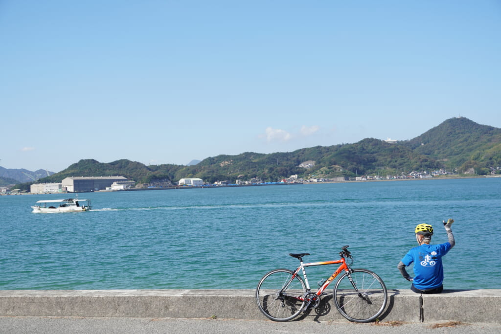 弓削島循環線から見える海の景色