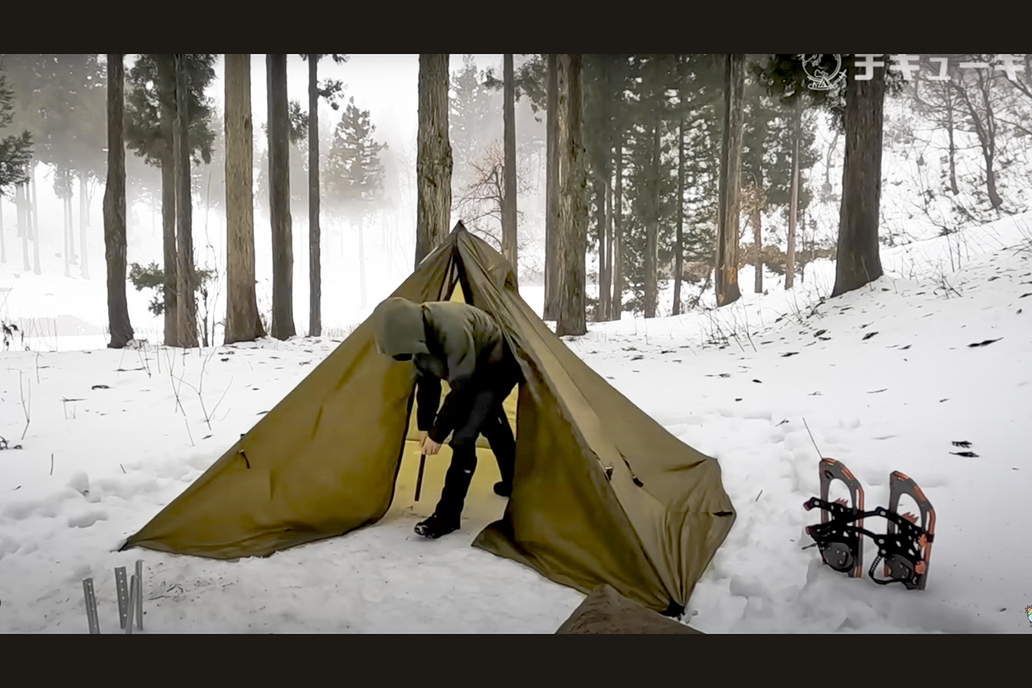 雪中キャンプの撤収シーン