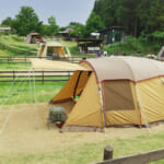 【画像】実は結構迷っている人が多い？　キャンプ場で近隣のテントに挨拶はするべきか問題の最適解とは 〜 画像1
