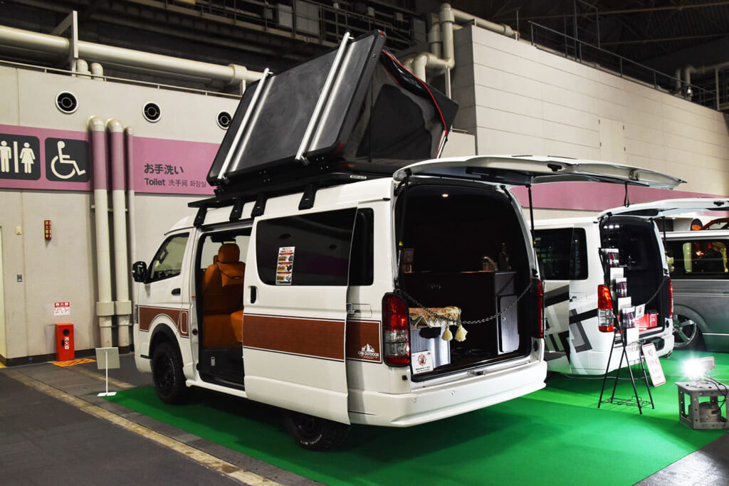GR8OUTDOORのハイエース