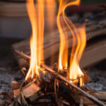 【画像】【焚き火の本】心が疲れたら「焚き火」をしよう。炎がもたらす「ゆらぎの効果」とは 〜 画像1