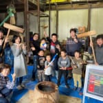 【画像】「ヘヴィメタルのお醤油やさん」にはキャンプに最適な〝暗黒ノ醤油〟が存在する!?　産地直〝食〟なソトごはん vol.06  矢田醤油店の暗黒ノ醤油 〜 画像1