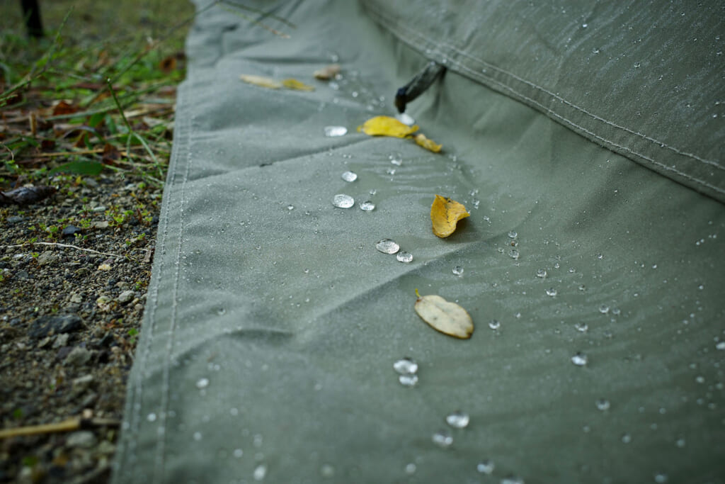 水の浸水を防ぐテントのスカート