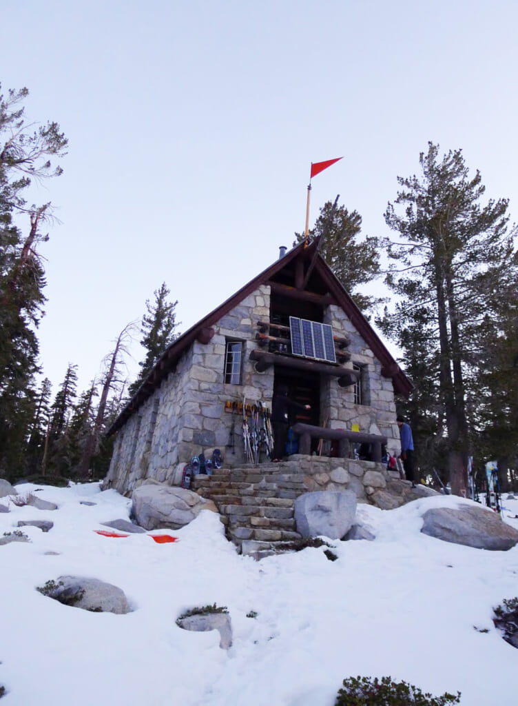 クロスカントリーでしか行けない山小屋のオストランダーハット