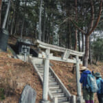 【画像】絶景富士山を見る日帰り登山旅<br>山トモ女子コンビが三菱デリカミニで行く<br>秀麗富嶽十二景・百蔵山[ももくらさん] 〜 画像1