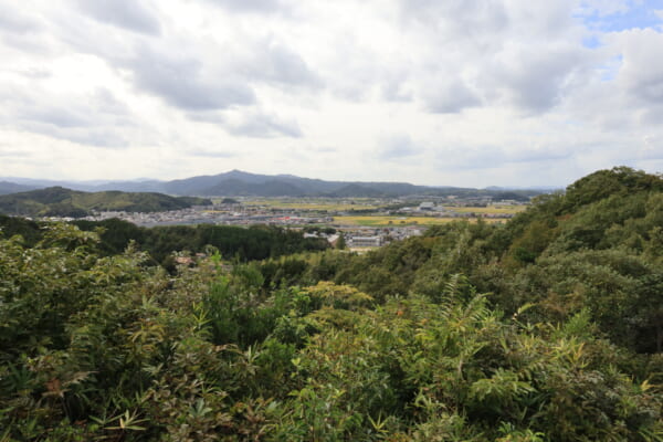 安来・世界平から眺める京羅木山と田園風景