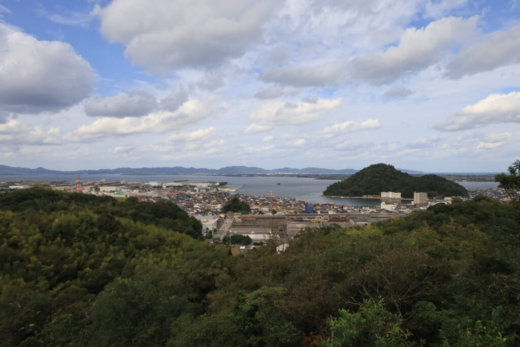 登山道からの中海と十神山