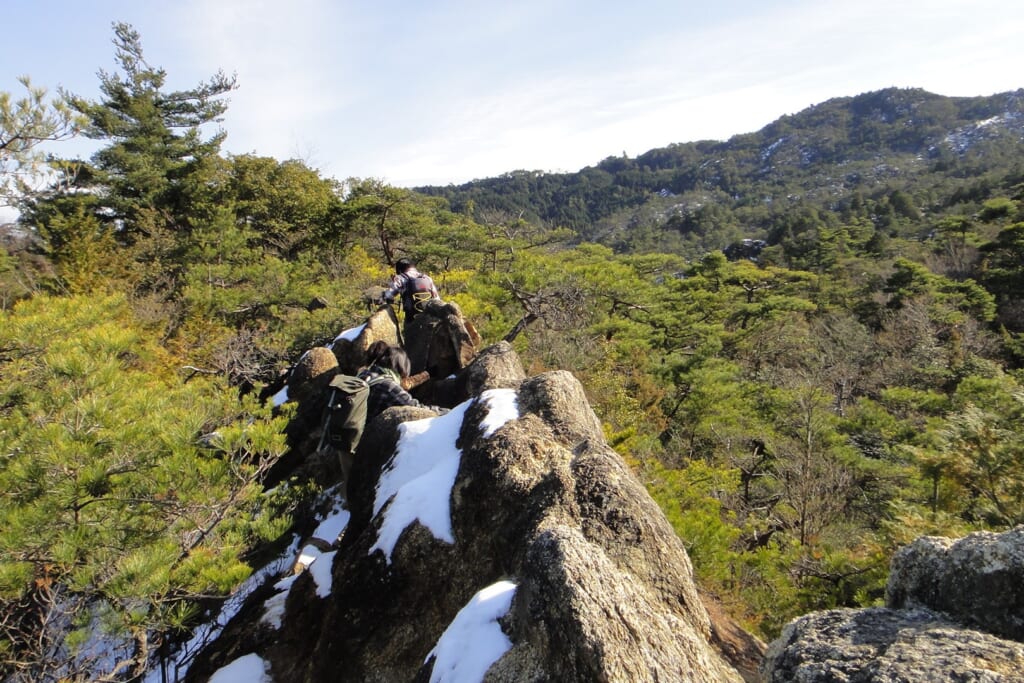 岩場のある登山道