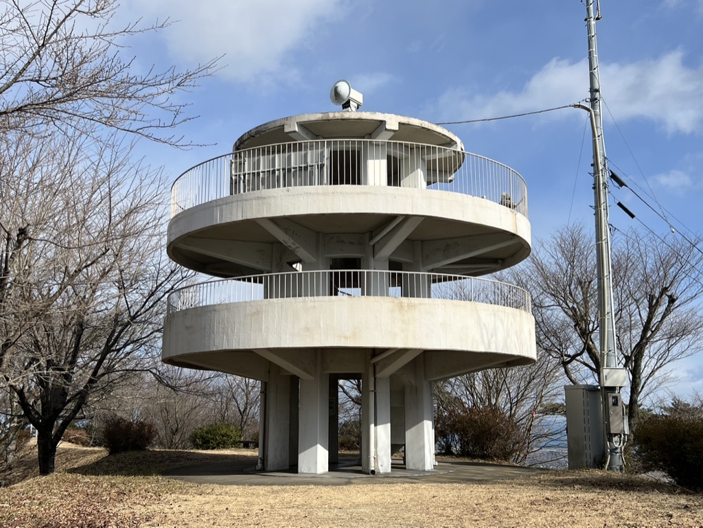 四方山頂上の展望台