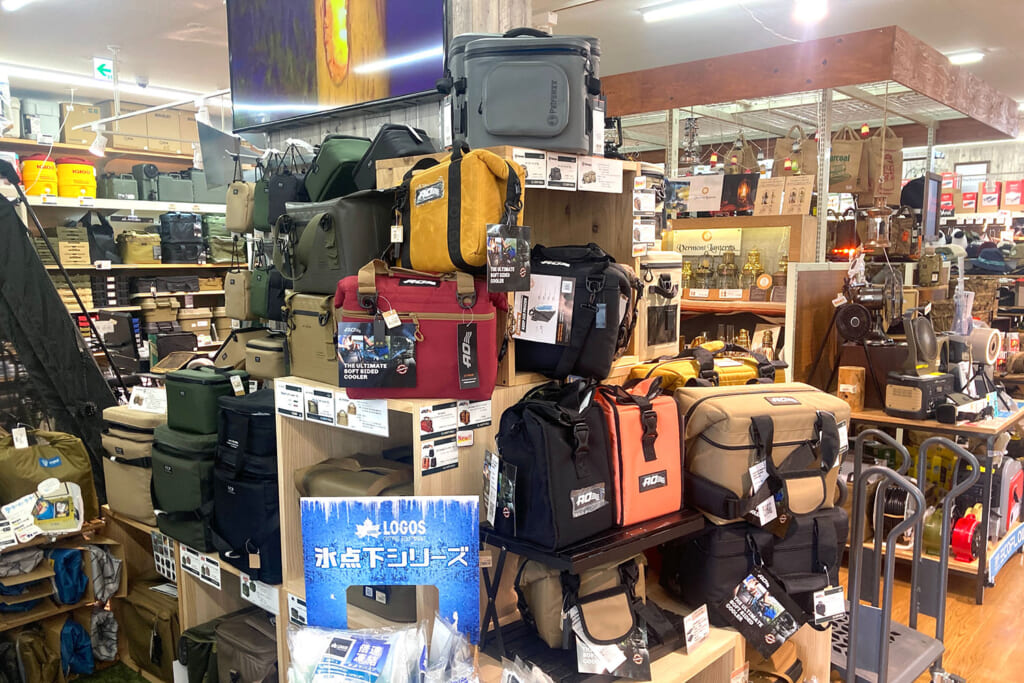 CAMP DEPOT大和店のクーラーボックス売り場