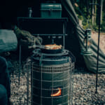 【画像】トヨトミの「GEAR MISSIONシリーズ」から琺瑯を採用したコンパクト設計の二次燃焼焚火台が誕生 〜 画像1