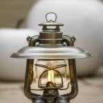 【画像】炎のやさしい灯りを忠実に再現！　老舗「フュアハンド」のLEDランタンが屋内外でムーディさを好演出 〜 画像1